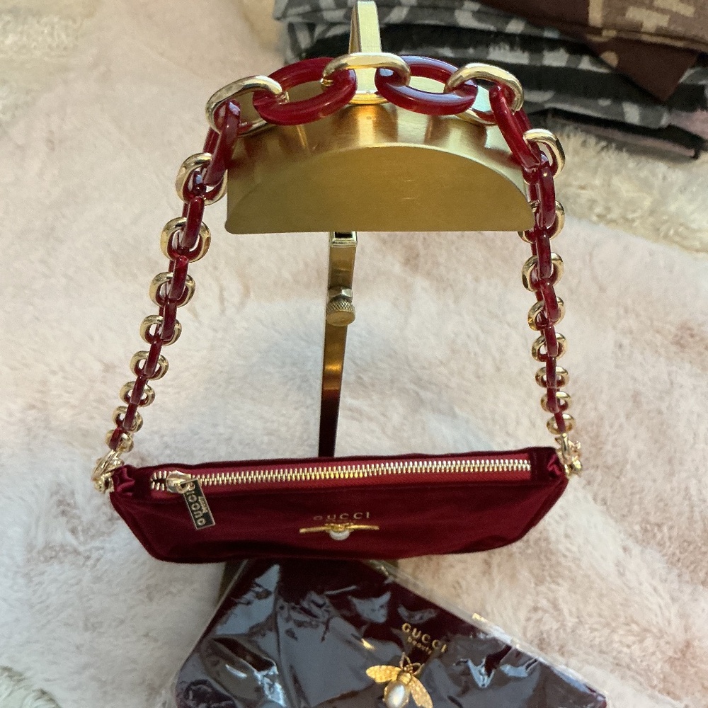 GWP GUCCI BEAUTE UPCYCLED POUCH WITH SHOULDER CHAIN 10x6inches 1 Burgundy LEFT